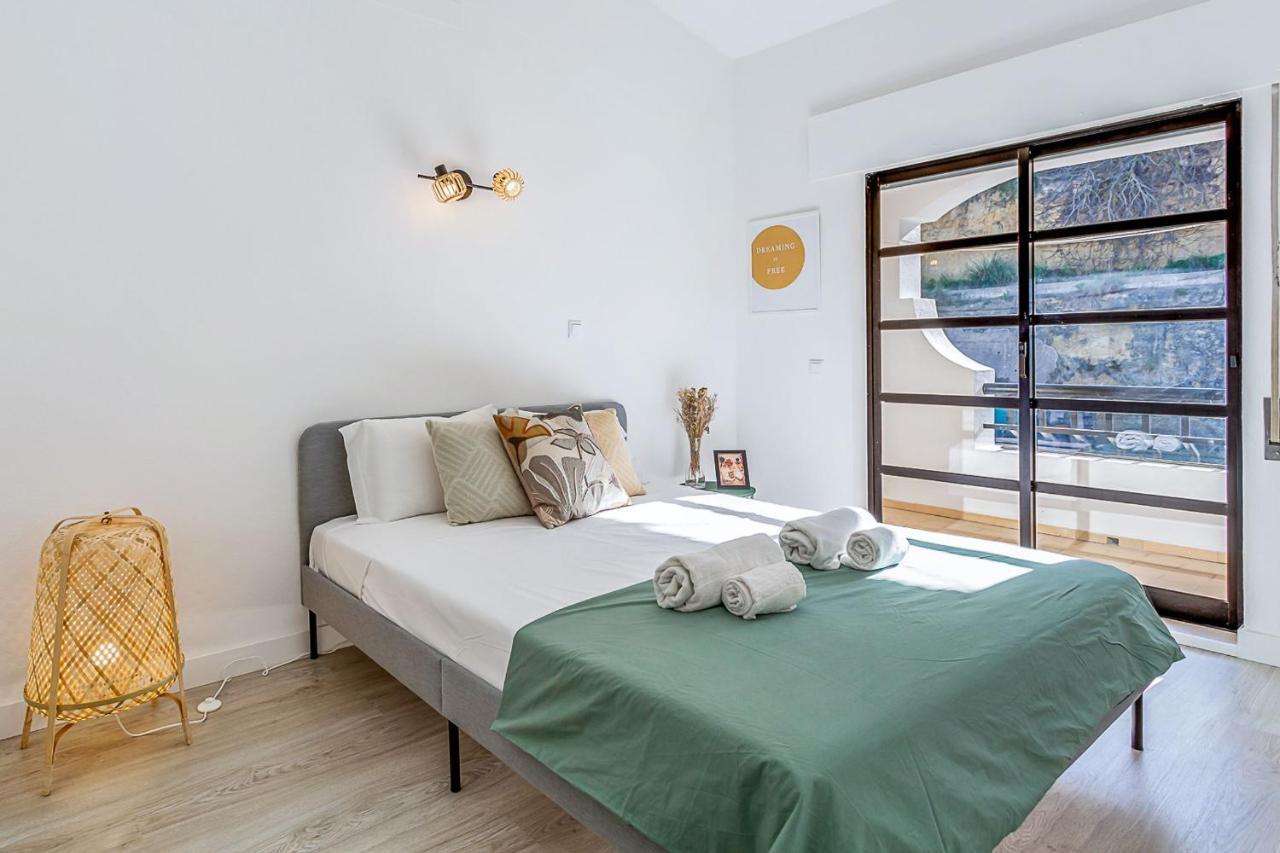 Sunny Duplex W/ Pool & Balcony By Lovelystay كارفويرو المظهر الخارجي الصورة